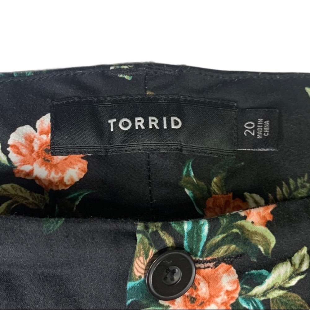 Torrid Black Floral Women's Shorts - Picture 4 of 5
